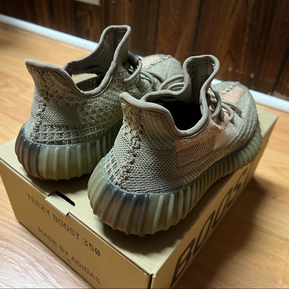 Yeezy 350 V2 Sand Taupe - Picture 4 of 8